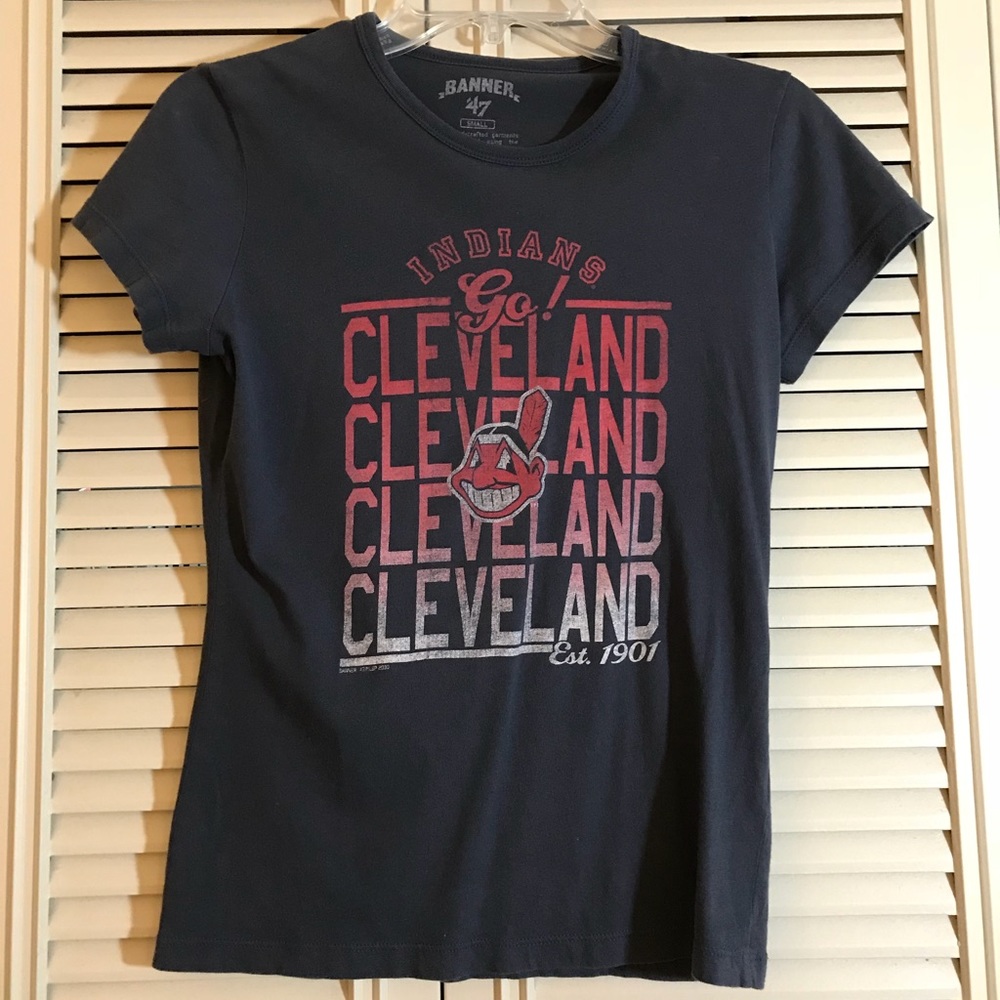 Ladies’ Cleveland Indians t-shirt small